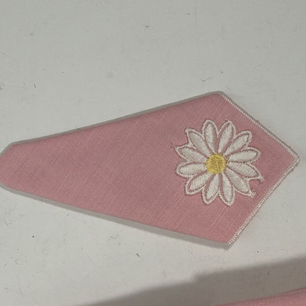 Vintage Tablecloth & 4 Napkins Pink Daisy Flower Applique New Never Used Retro - Picture 6 of 7